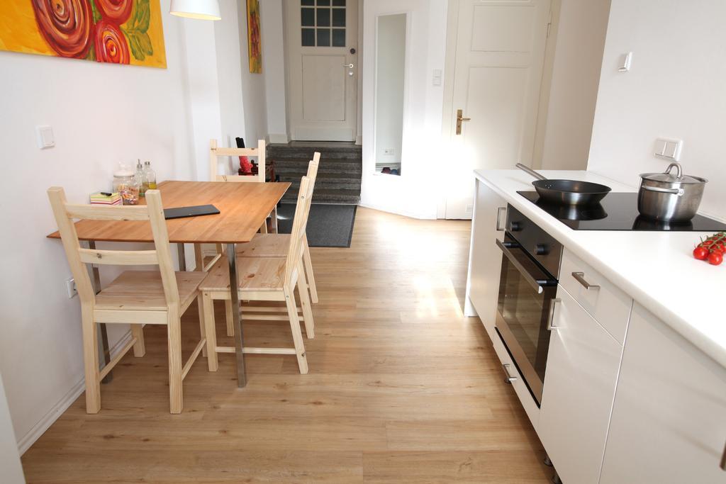 Ferienwohnung apart-coli Köln Zimmer foto